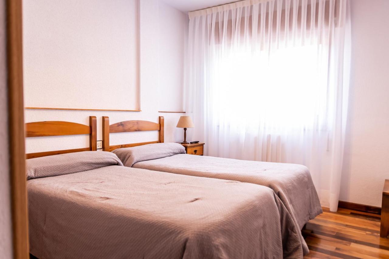 Hostal Restaurante Ventasierra Valdore Bagian luar foto