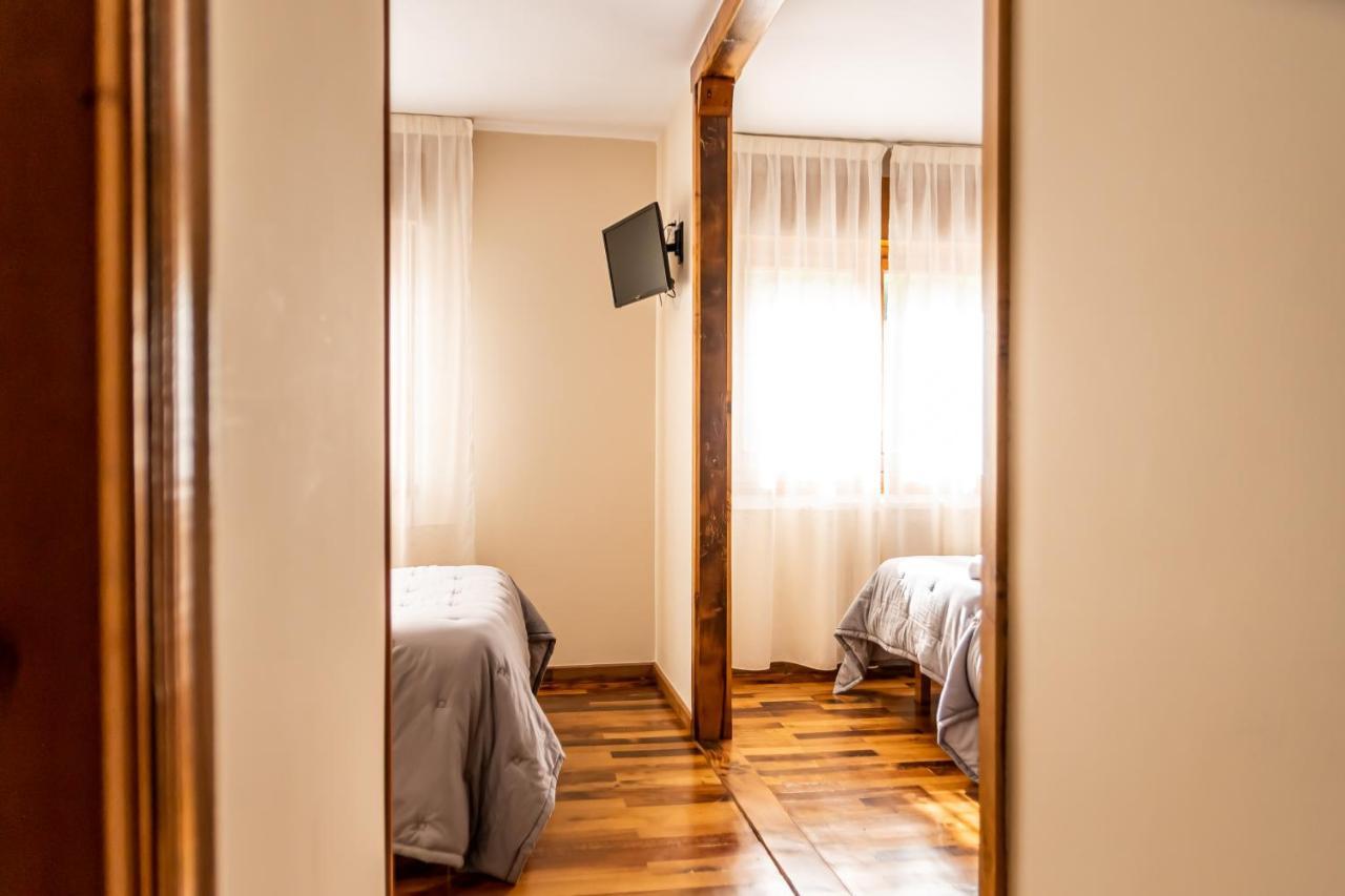 Hostal Restaurante Ventasierra Valdore Bagian luar foto