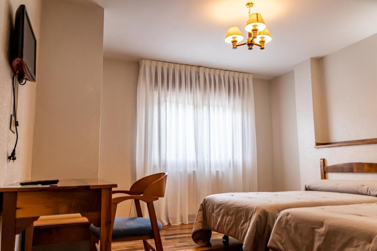 Hostal Restaurante Ventasierra Valdore Bagian luar foto