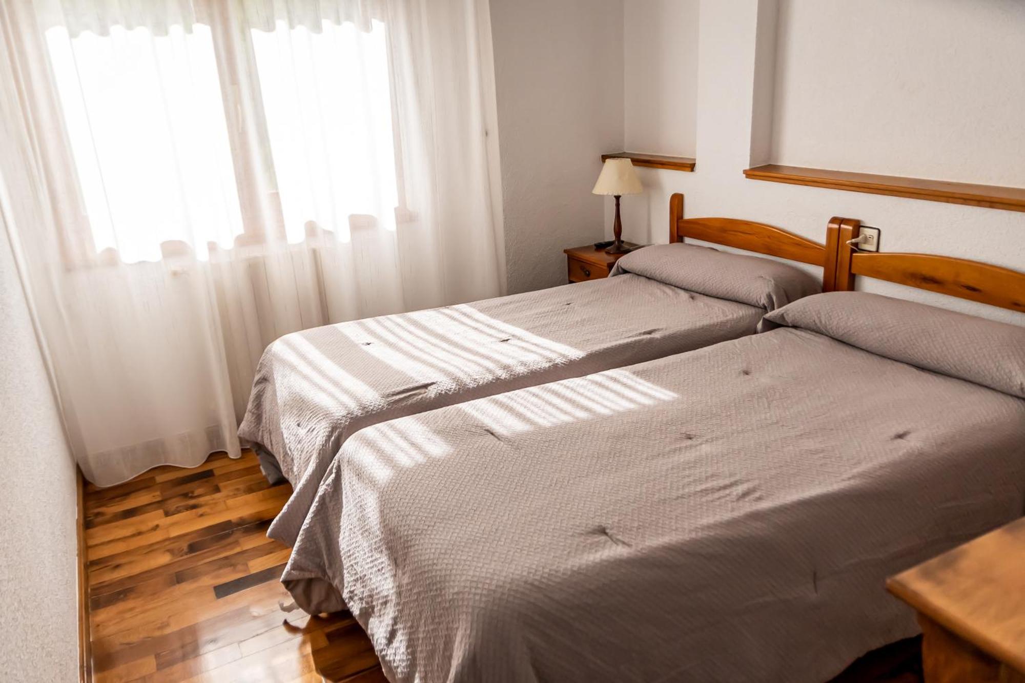 Hostal Restaurante Ventasierra Valdore Bagian luar foto